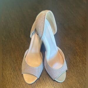 David’s Bridal Jadie Shoes Size 8 - Champagne Color